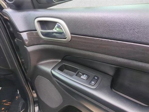 Used 2018 Jeep Grand Cherokee Altitude AWD/4WD image 27