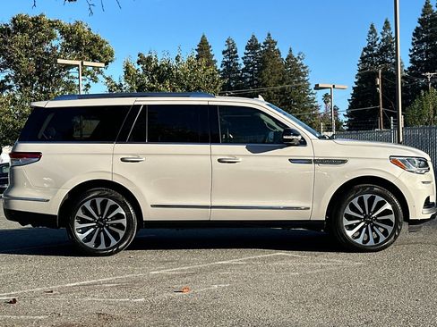Certified 2024 Lincoln Navigator Reserve image 3