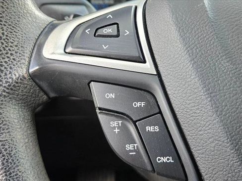 Used 2017 Ford Fusion SE w/ Fusion SE Technology Package image 10