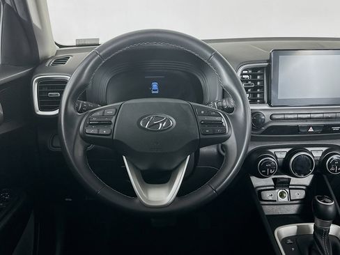 Used 2025 Hyundai Venue SEL FWD image 18