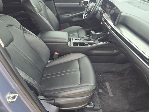 Used 2024 Kia Sorento S image 29