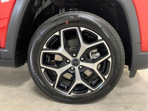 Used 2025 Jeep Compass Limited image 28