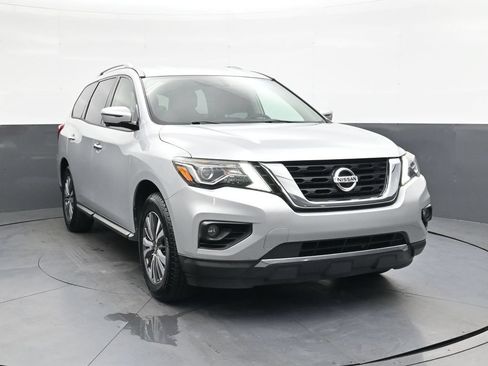 Used 2020 Nissan Pathfinder SL AWD/4WD image 2