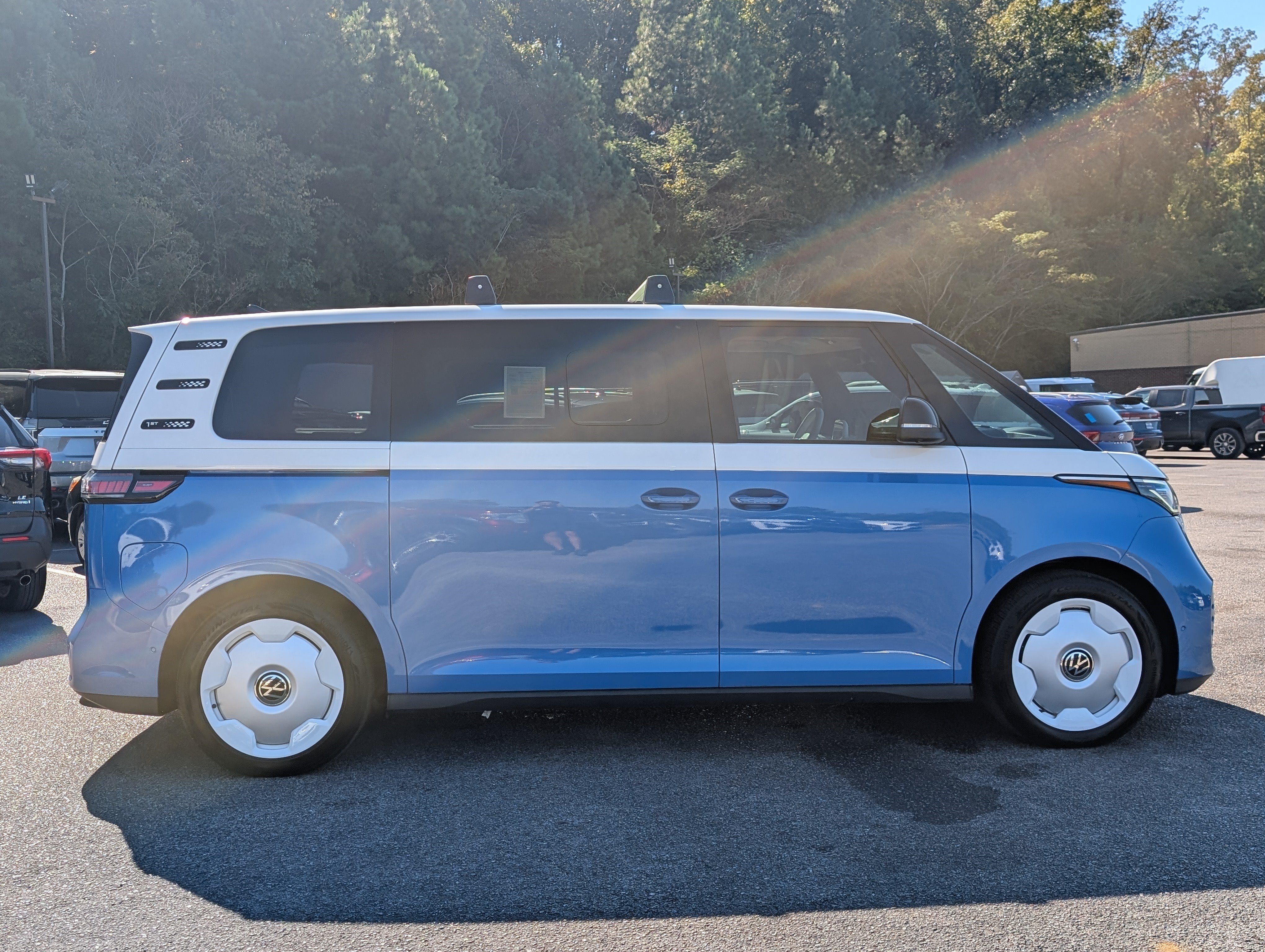 Used 2025 Volkswagen ID. Buzz 1st Edition RWD image 10