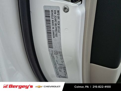 Used 2023 Chrysler Pacifica Touring-L FWD image 29