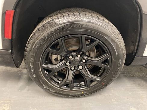 Used 2023 Jeep Wagoneer Series II image 37