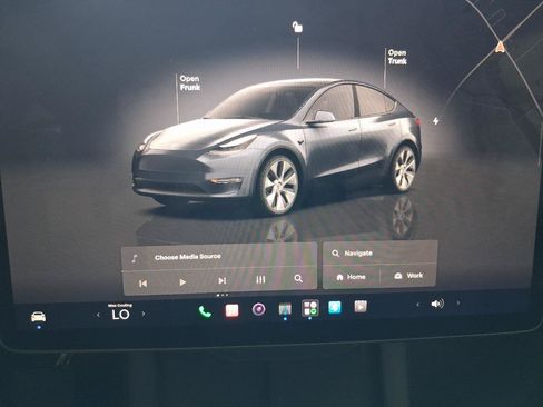 Used 2023 Tesla Model Y Long Range AWD/4WD image 9