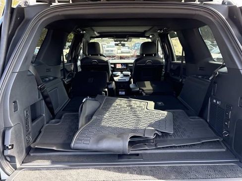 New 2025 Lincoln Navigator Reserve w/ Jet Appearance Package image 12
