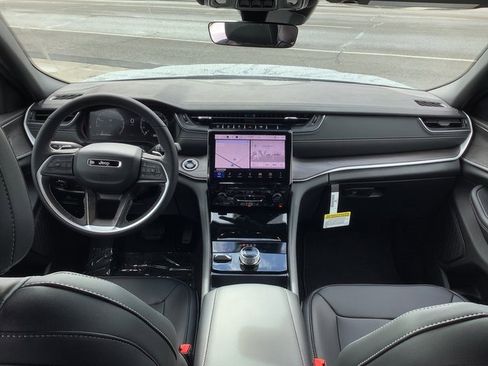 New 2025 Jeep Grand Cherokee Limited image 6