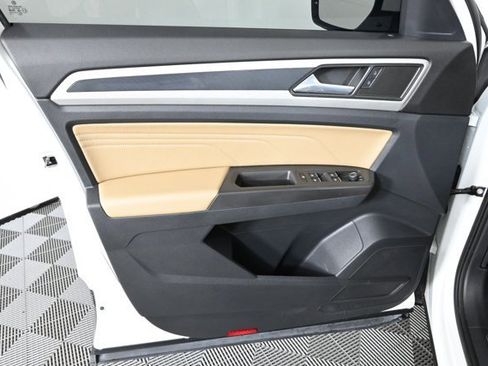 Certified 2022 Volkswagen Atlas Cross Sport SE w/ Panoramic Sunroof Package image 20