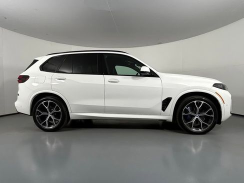 Used 2025 BMW X5 xDrive40i w/ M Sport Package AWD/4WD image 9