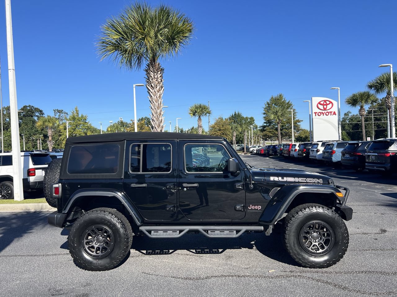 Used 2023 Jeep Wrangler Unlimited Rubicon w/ Xtreme 35 Tire Package AWD/4WD image 11