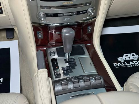 Used 2013 Lexus LX 570 4WD image 38