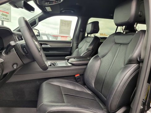 Used 2024 Jeep Wagoneer Series II w/ Flexible Seating Group RWD image 11
