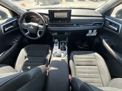New 2026 Mitsubishi Outlander SE FWD image 16