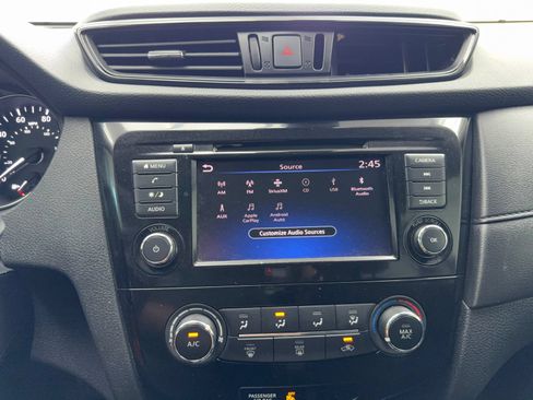Used 2020 Nissan Rogue S w/ Special Edition Package FWD image 27