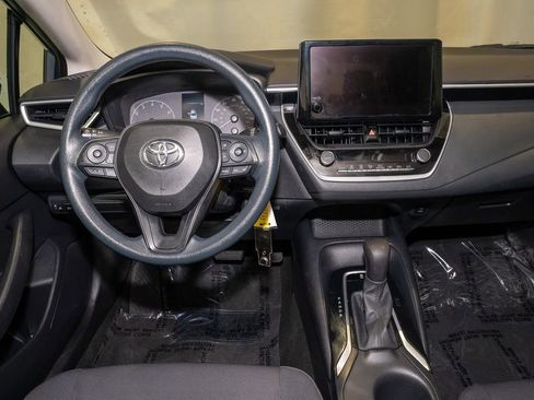 Used 2023 Toyota Corolla LE image 2