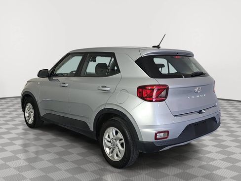 Used 2023 Hyundai Venue SE FWD image 6