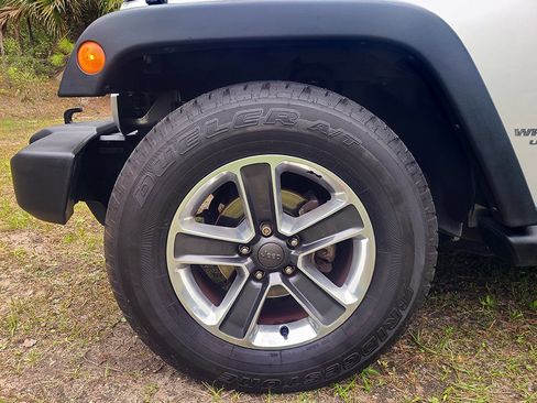 Used 2009 Jeep Wrangler X image 9