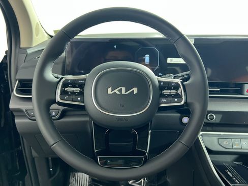 Certified 2025 Kia Carnival SX image 17