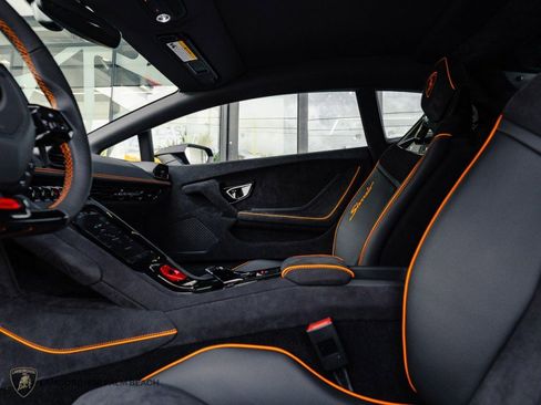 Used 2024 Lamborghini Huracan Sterrato image 30