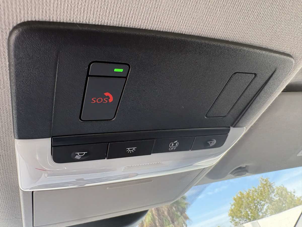 Used 2025 Nissan Sentra SV FWD image 26