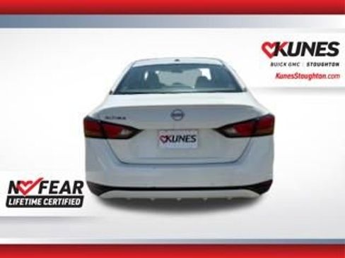 Used 2025 Nissan Altima 2.5 SV FWD image 9