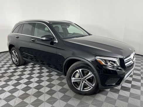 Used 2019 Mercedes-Benz GLC 350e 4MATIC image 2