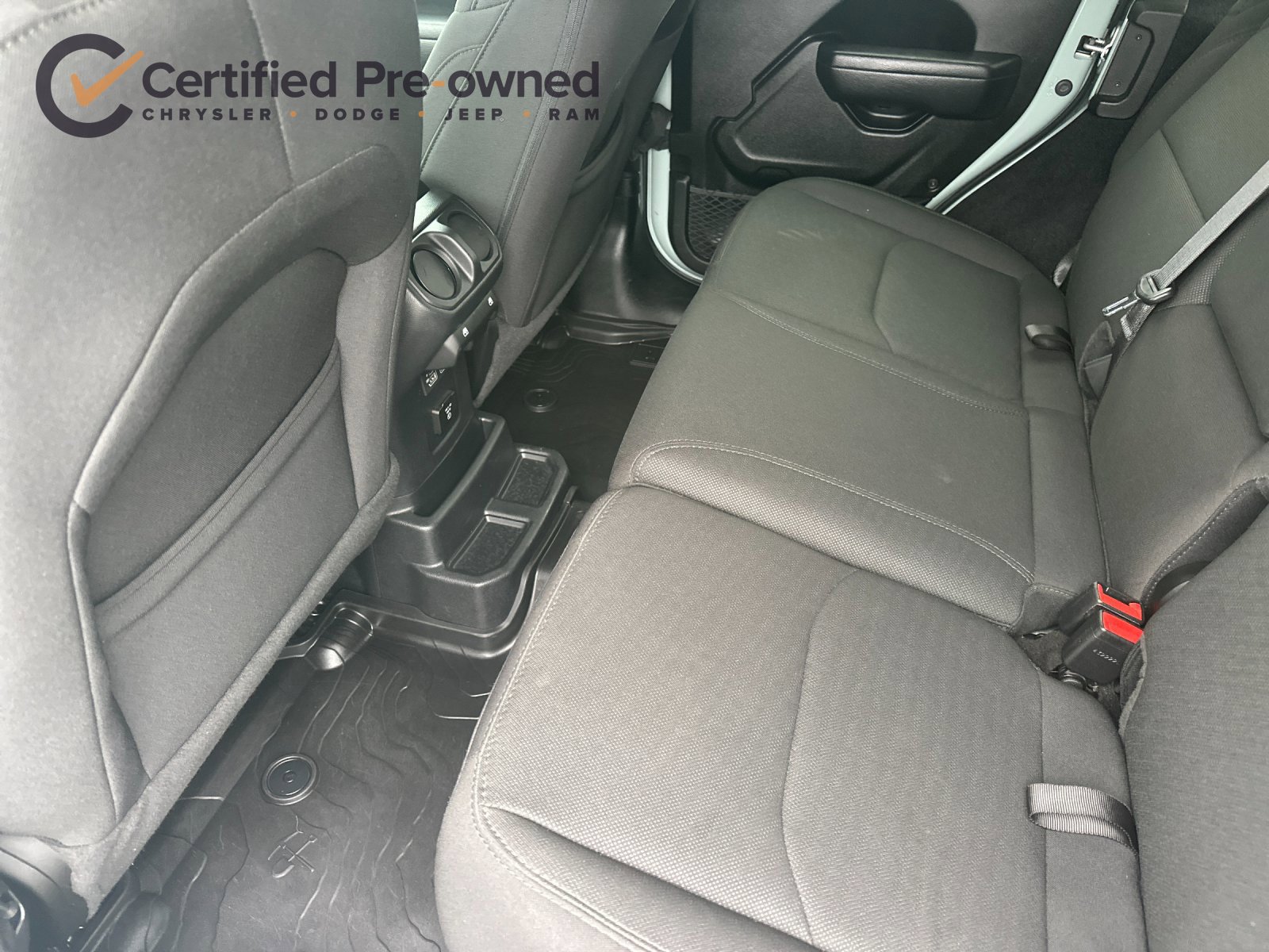 Used 2023 Jeep Wrangler Unlimited w/ Sun & Screen Package AWD/4WD image 13