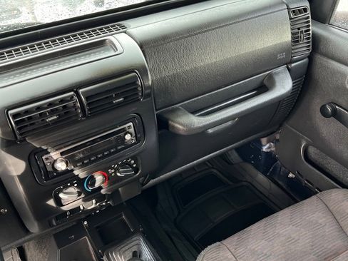 Used 2003 Jeep Wrangler X image 37