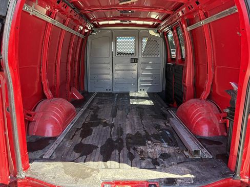 Used 2016 Chevrolet Express 2500 image 16