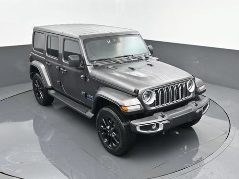 Used 2025 Jeep Wrangler Unlimited Sahara AWD/4WD image 20