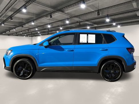 Used 2025 Volkswagen Taos SE image 13