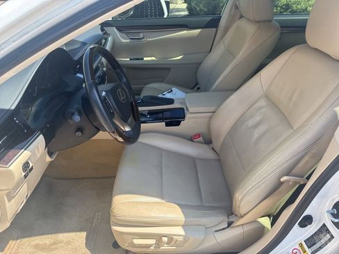 Used 2014 Lexus ES 350 w/ Luxury Package FWD image 11
