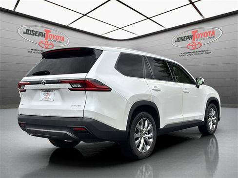 Certified 2025 Toyota Grand Highlander AWD image 4