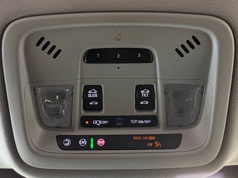 Used 2020 Chevrolet Traverse LT w/ LT Premium Package AWD/4WD image 27
