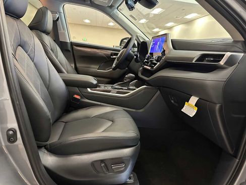 New 2026 Toyota Highlander Platinum image 27