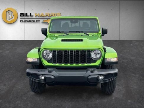 Used 2025 Jeep Gladiator Sport AWD/4WD image 3