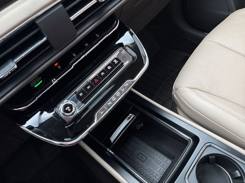 Certified 2023 Lincoln Corsair Reserve w/ Equipment Group 202A image 24