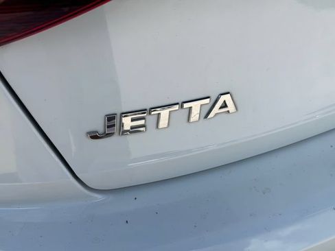 Used 2019 Volkswagen Jetta FWD image 12