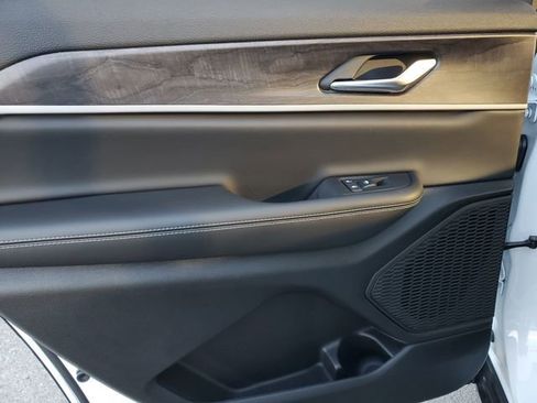 New 2025 Jeep Grand Cherokee L Limited image 16