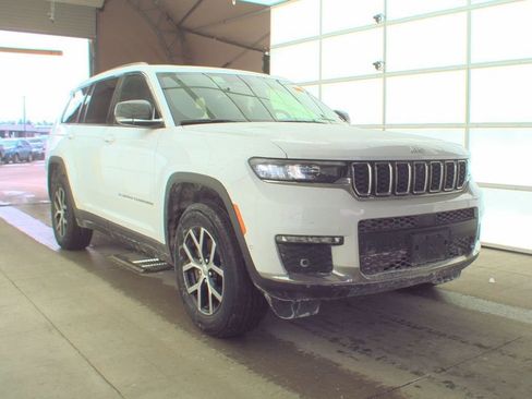 Used 2024 Jeep Grand Cherokee L Limited w/ Luxury Tech Group II image 3