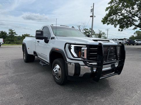 Used 2024 GMC Sierra 3500 Pro AWD/4WD image 4