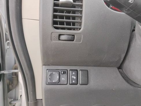 Used 2012 Nissan Pathfinder SV AWD/4WD image 16