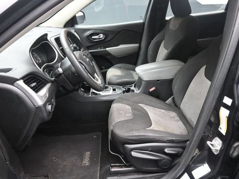 Used 2014 Jeep Cherokee Sport FWD image 18