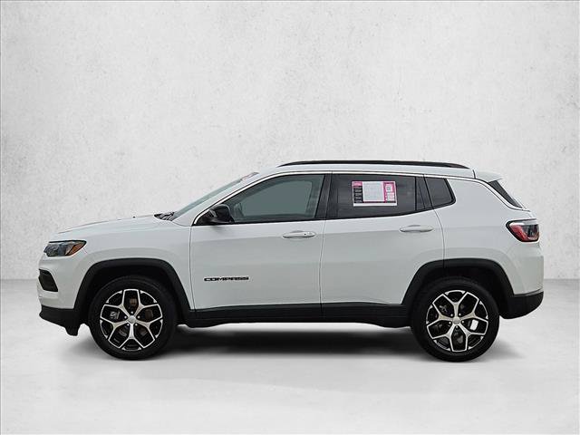 Used 2024 Jeep Compass Latitude AWD/4WD image 9
