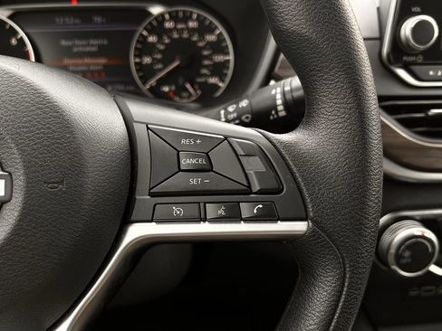 Used 2024 Nissan Altima 2.5 SV image 16