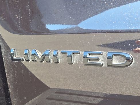 Certified 2024 Ford Expedition Limited image 9