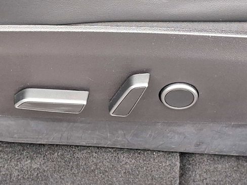 Used 2022 Tesla Model Y Performance image 20