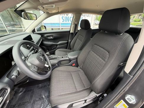 Used 2025 Honda HR-V LX image 10